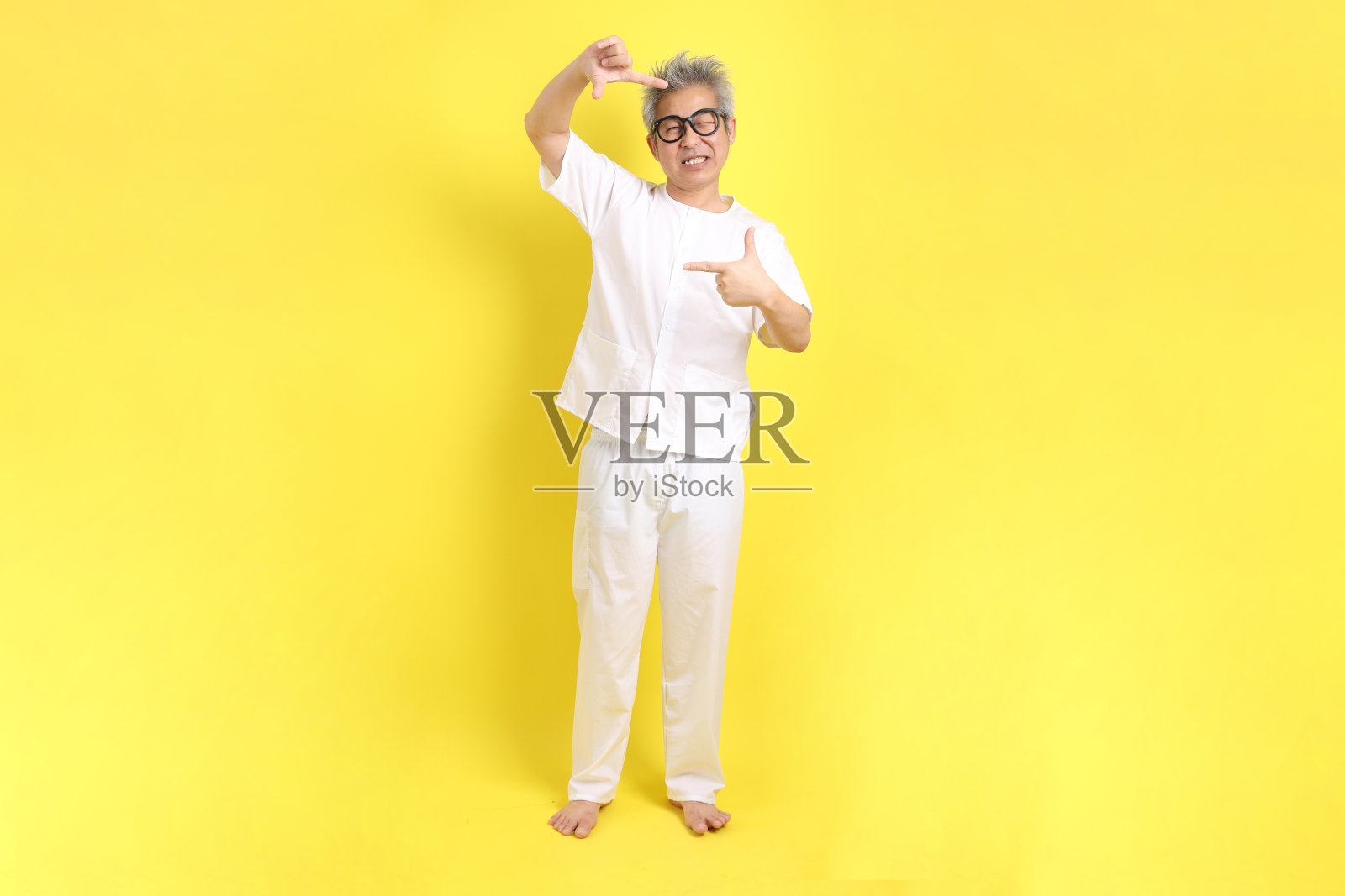 50年代白衣男子照片摄影图片