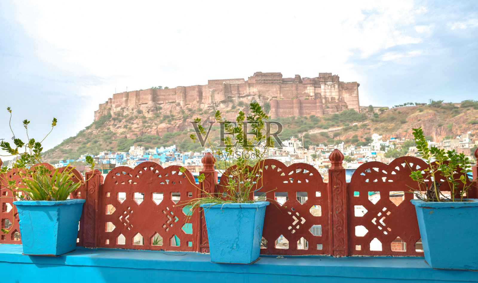 拉贾斯坦邦蓝色城市焦特布尔的Mehrangarh堡全景正面视图照片摄影图片