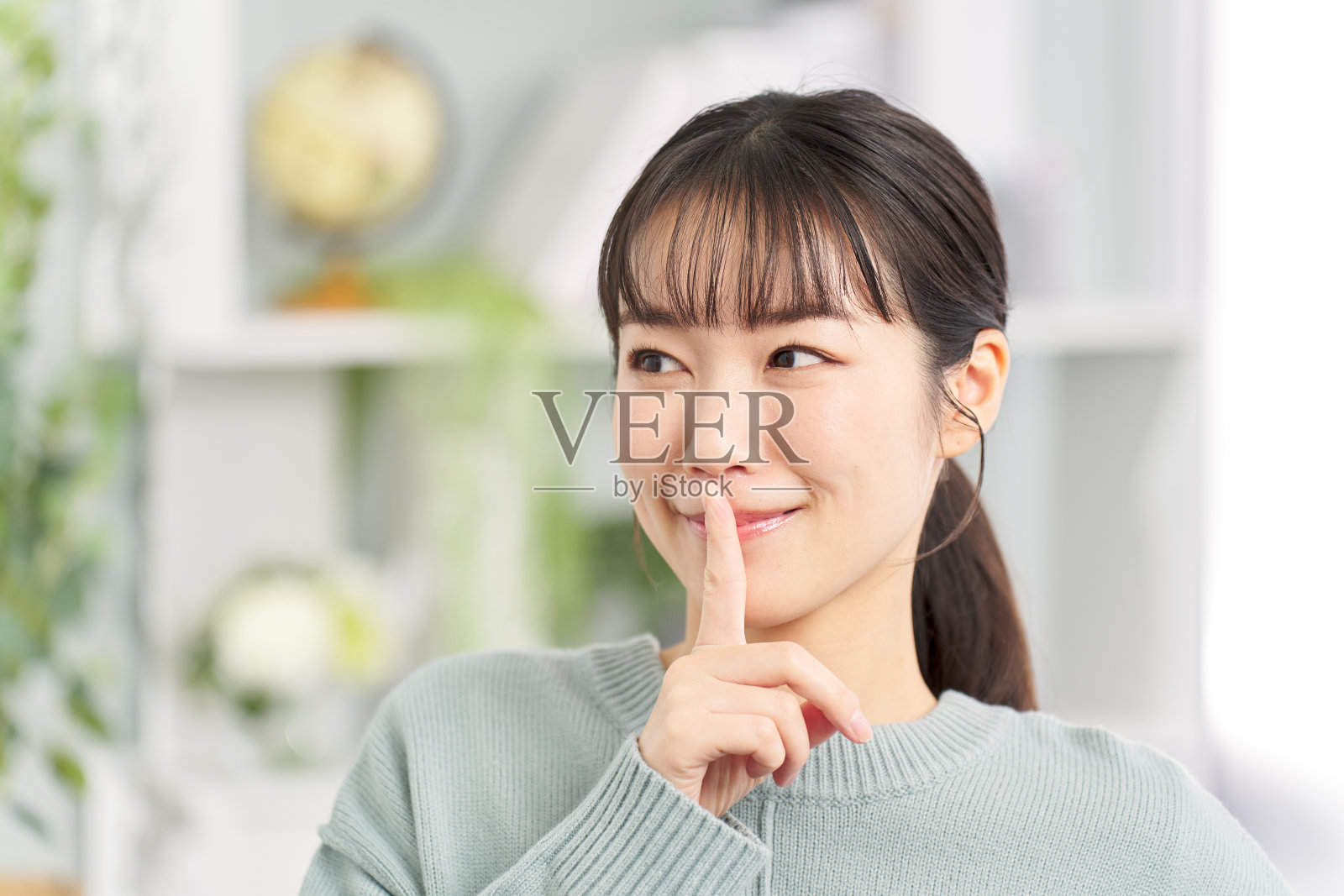 一个有秘密的女人照片摄影图片