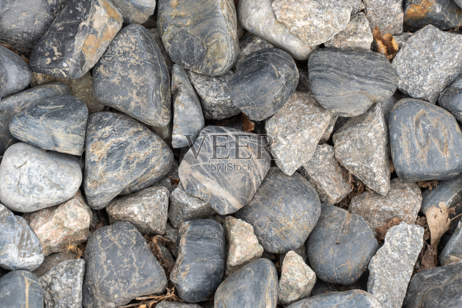 堆灰石用于公园和花园的设计。几何卵石。照片摄影图片