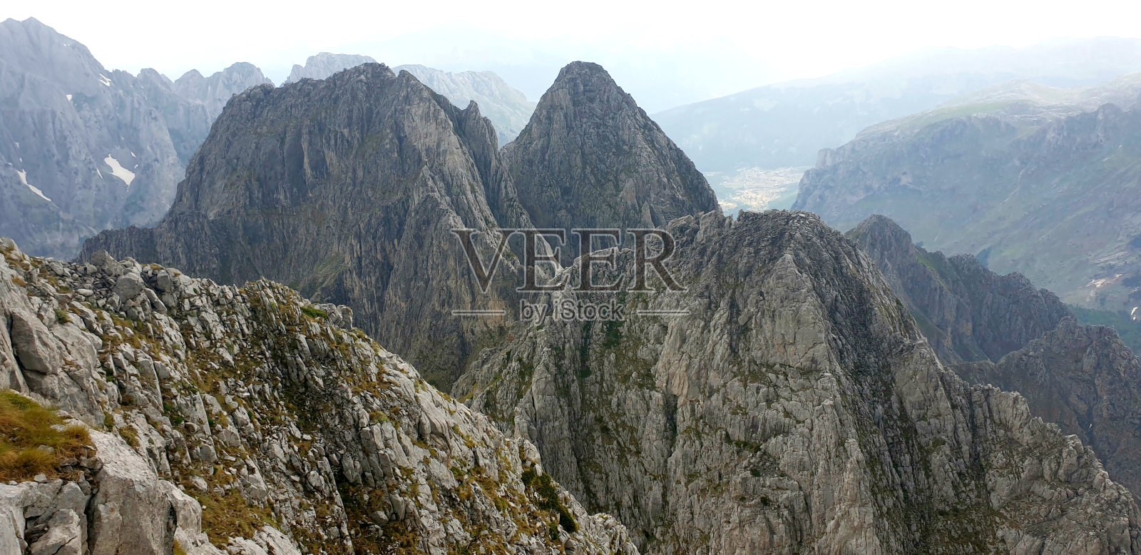 大自然的威严:徒步旅行和山地冒险照片摄影图片