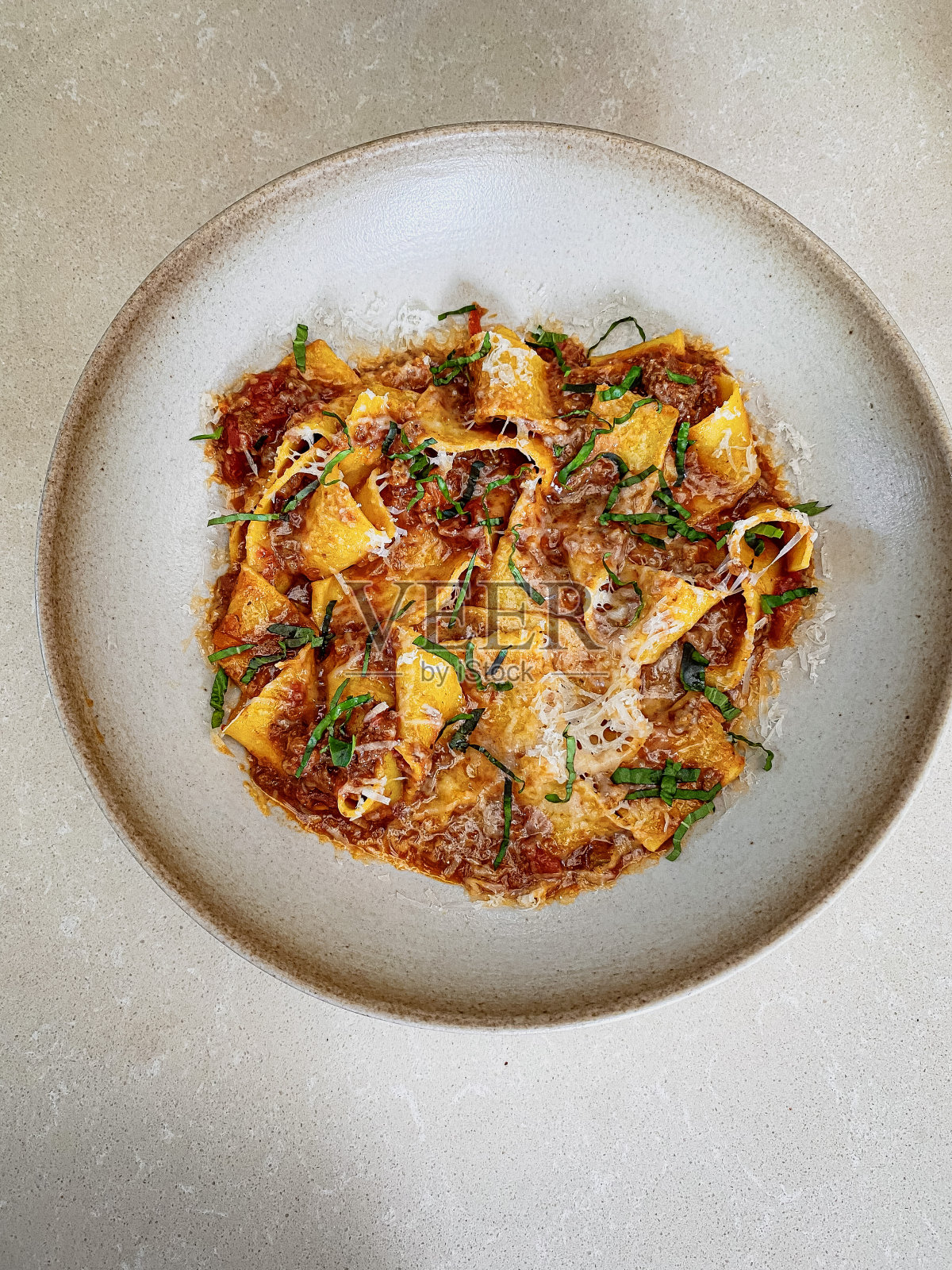 桌上有和牛肉酱照片摄影图片