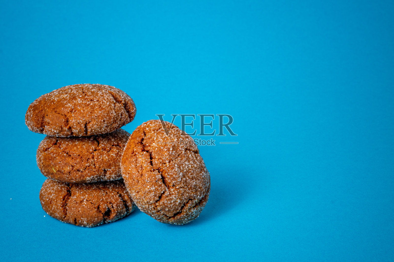 一组温暖的自制姜脆饼干照片摄影图片