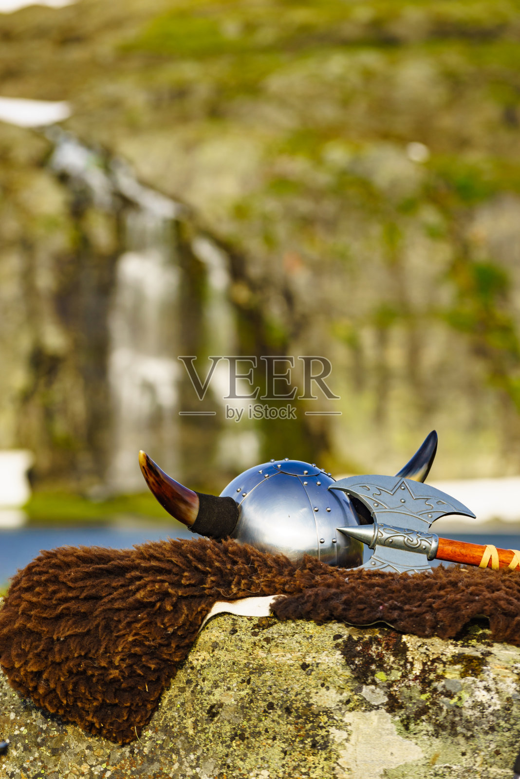 挪威，维京人在大自然中的配饰照片摄影图片