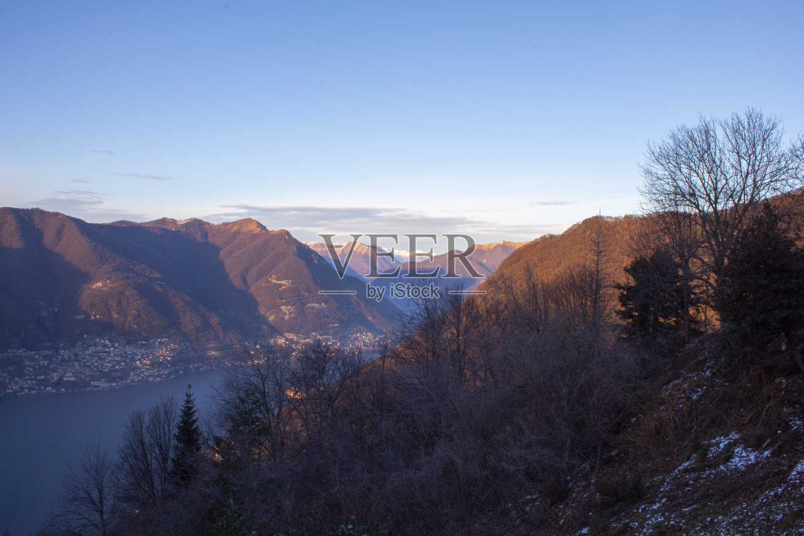 科莫湖(法罗沃利塔诺)照片摄影图片