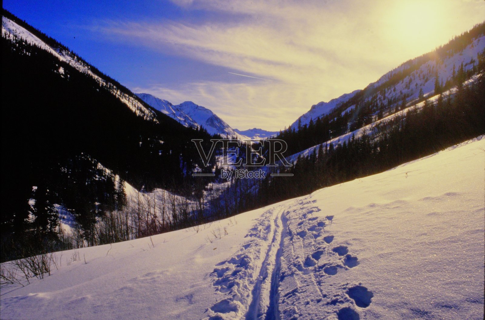 穷乡僻壤滑雪旅行的难题:科罗拉多温泉小道照片摄影图片