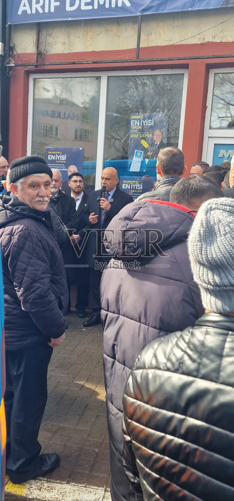 巴勒克西尔市市长候选人，Bandırmada, 2024年4月9日，照片中的人，图尔汗Cömez照片摄影图片