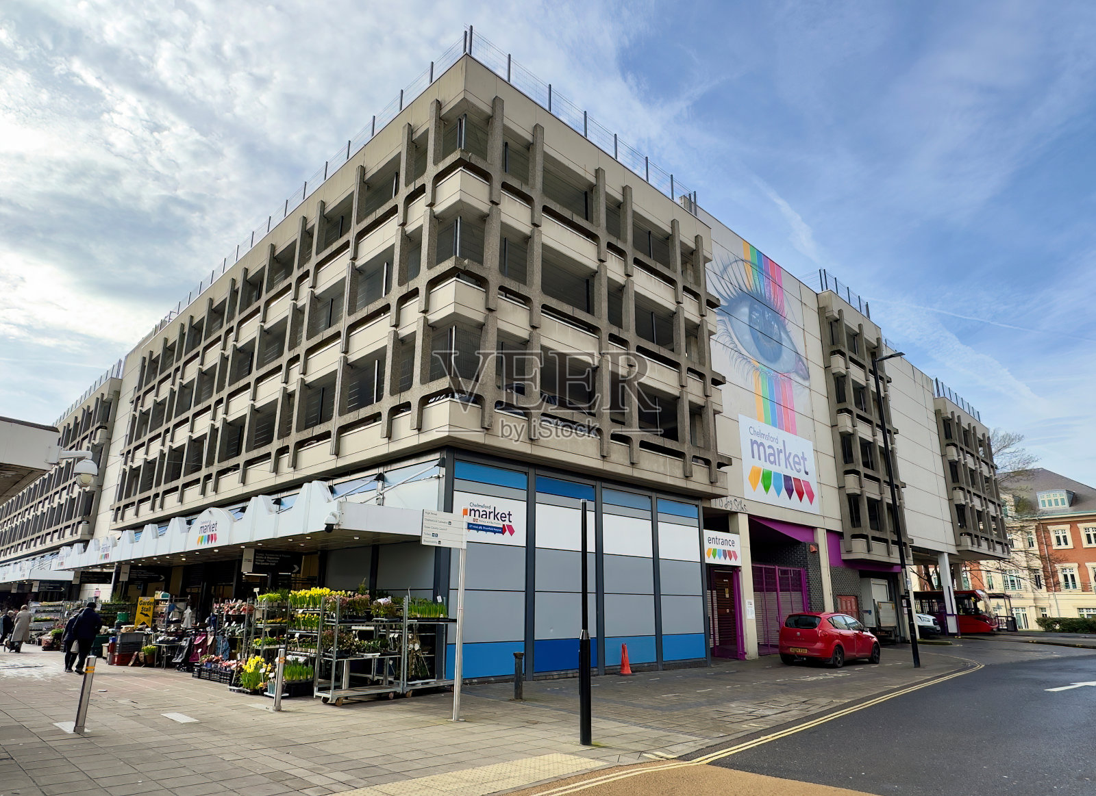 切姆斯福德市场位于英国埃塞克斯的一个多层停车场的底层。照片摄影图片