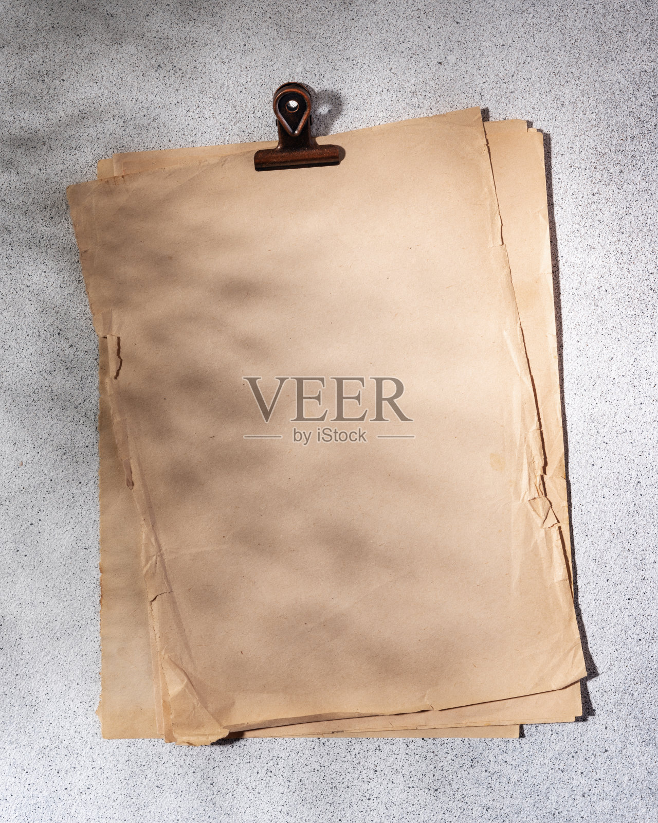 带有复古粘合剂的旧旧纸张照片摄影图片