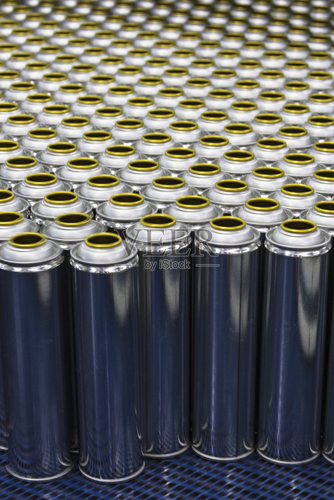 易拉罐，多组空无阀气雾剂易拉罐制造工艺，气雾剂制造照片摄影图片