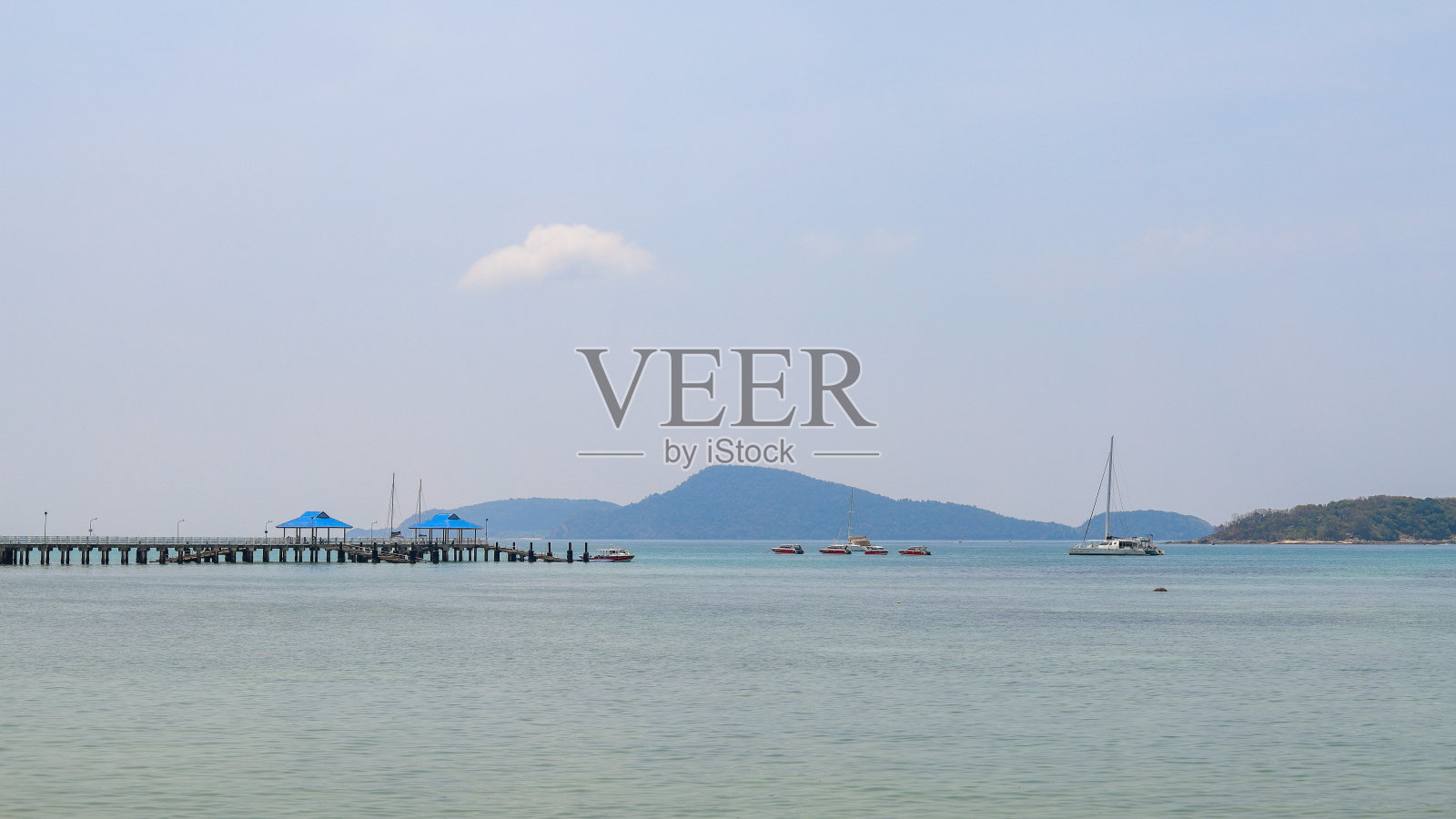 海上的渔港照片摄影图片