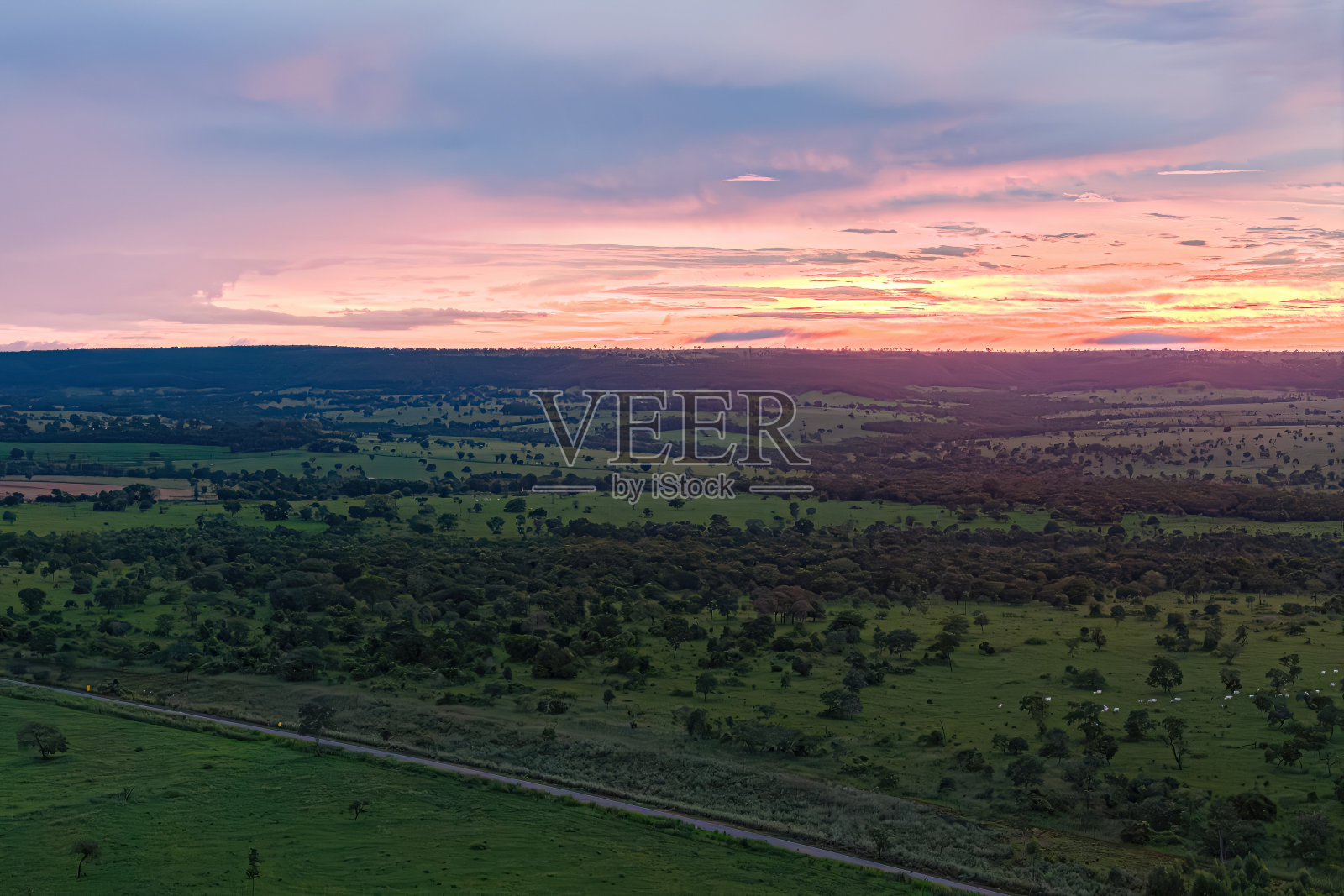 2024年4月10日:日出的GO-178高速公路照片摄影图片