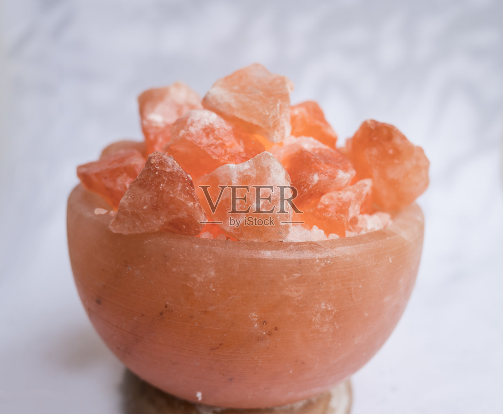 喜马拉雅粉色盐晶体灯照片摄影图片