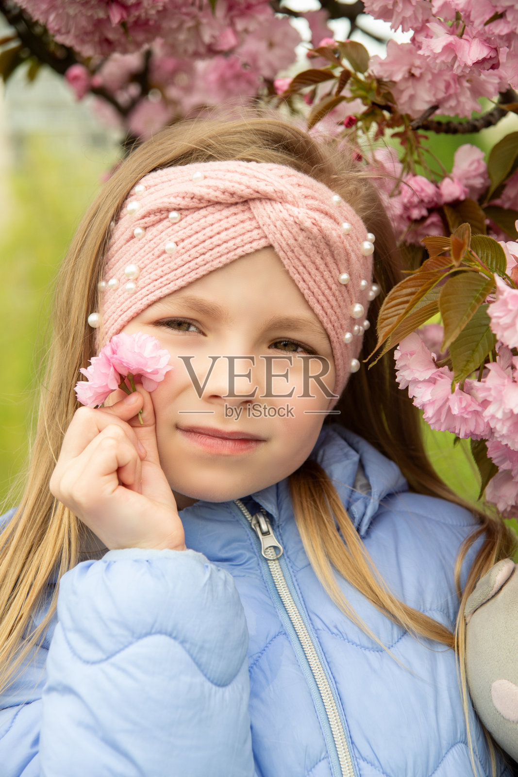 一个小女孩的肖像照片摄影图片