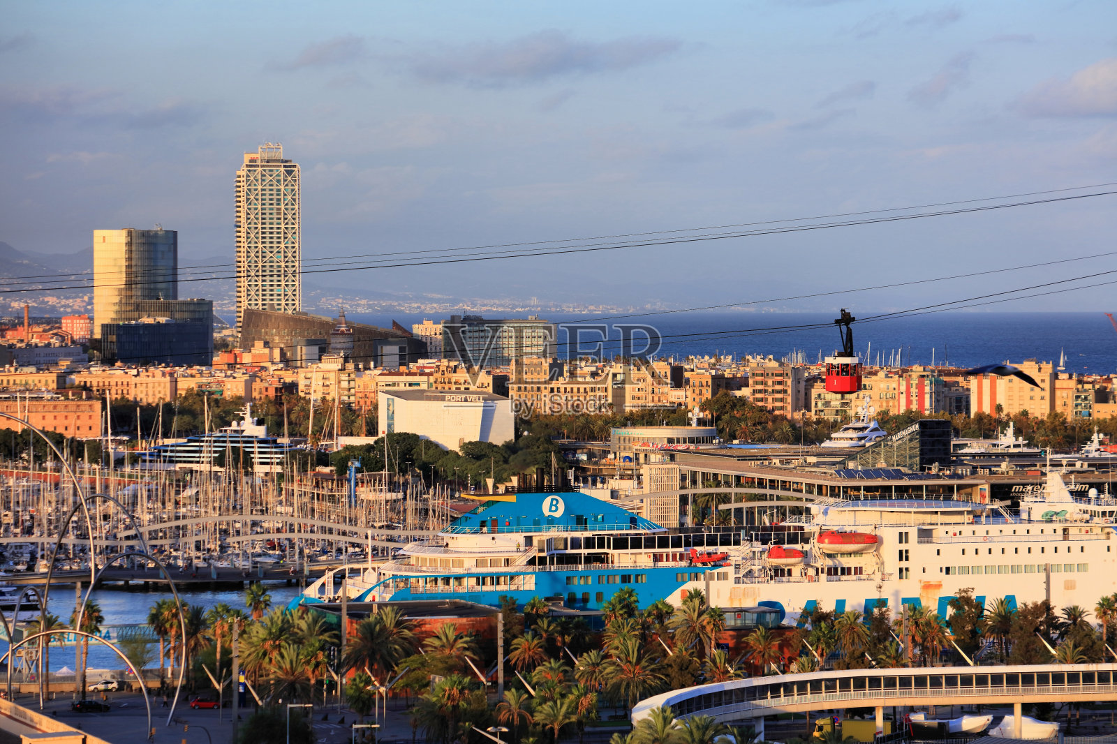 巴塞罗那的维尔港照片摄影图片