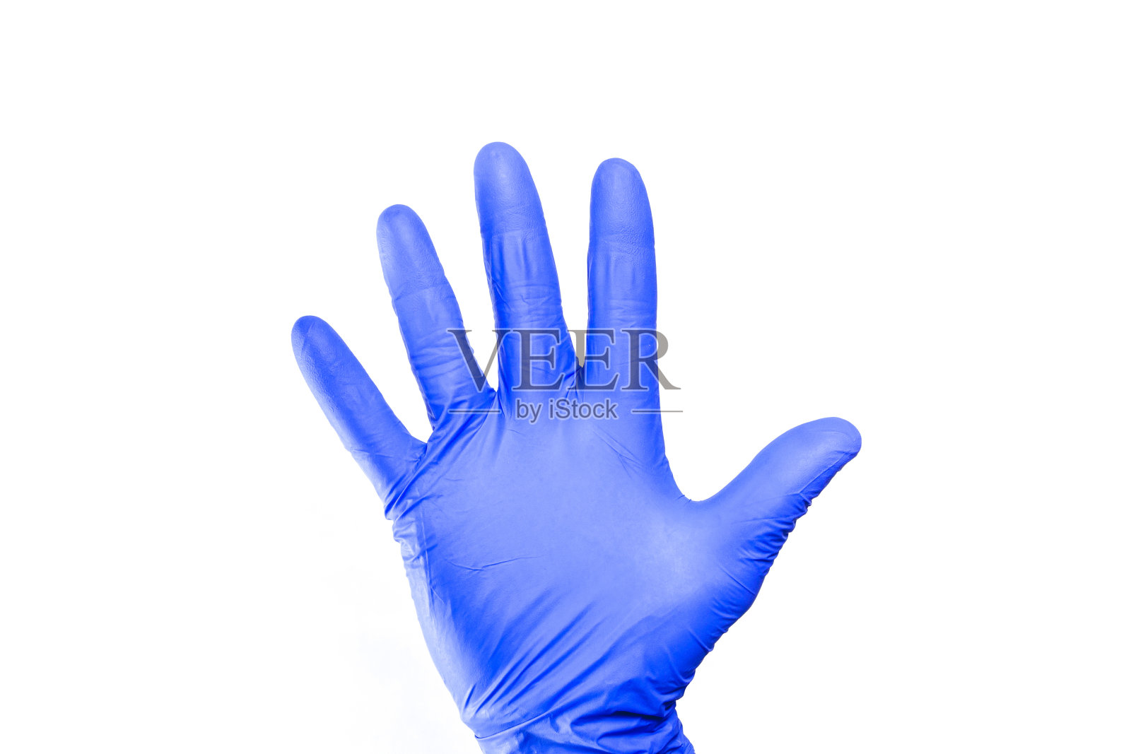 戴着蓝色手套的手被隔离在白色手套上，露出五个手指。张开手掌。乳胶手套保护。照片摄影图片