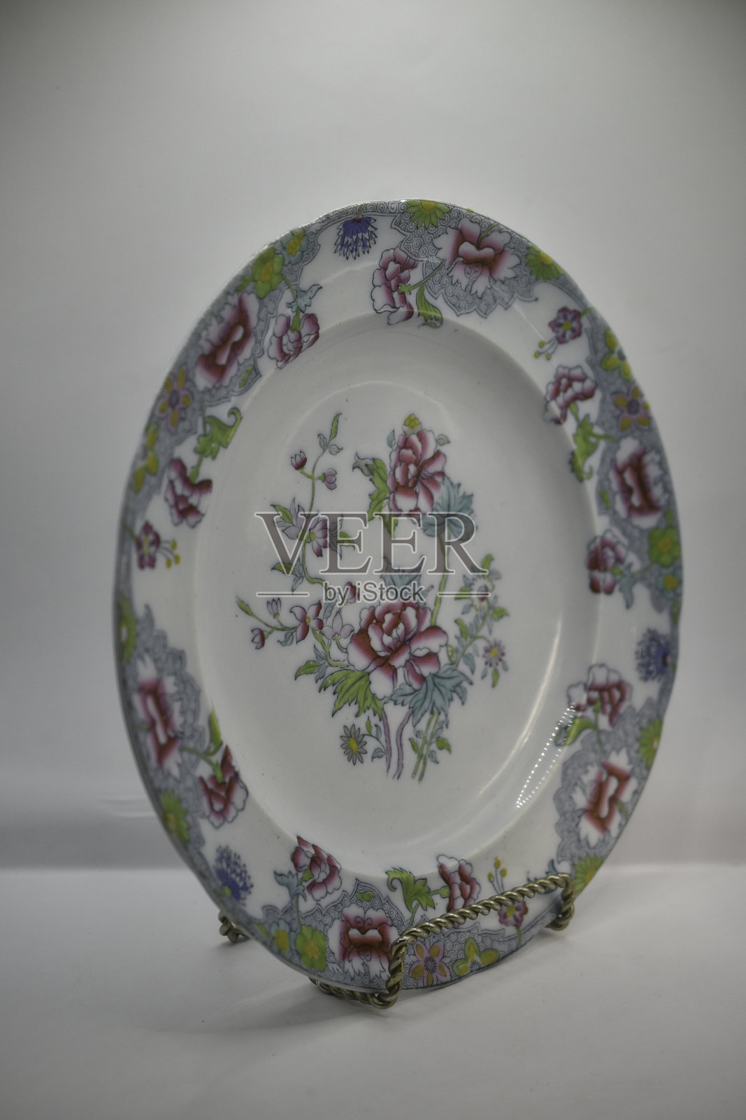 带有装饰的古董收藏瓷盘照片摄影图片