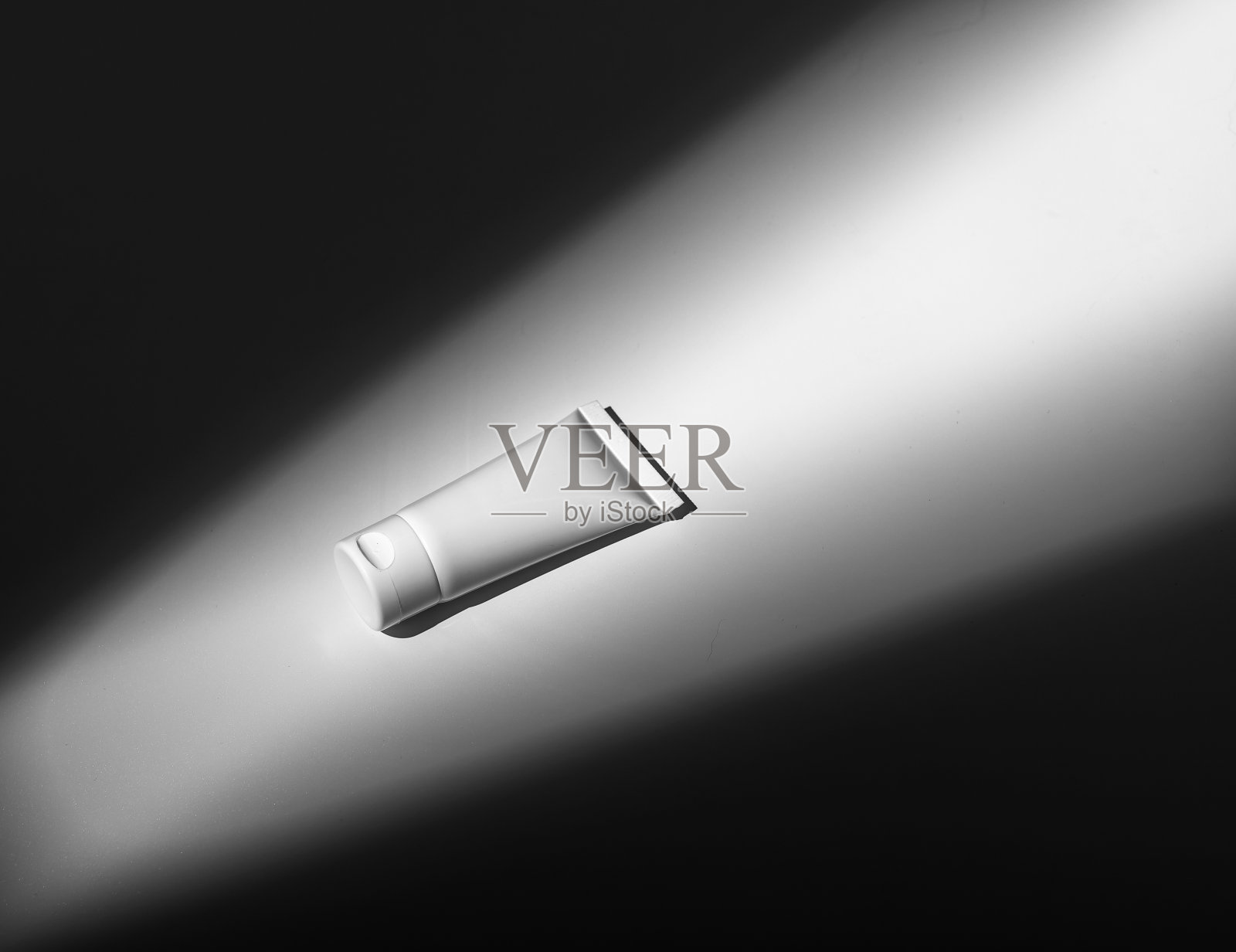 乳霜管，小化妆品容器模型在光线照片摄影图片