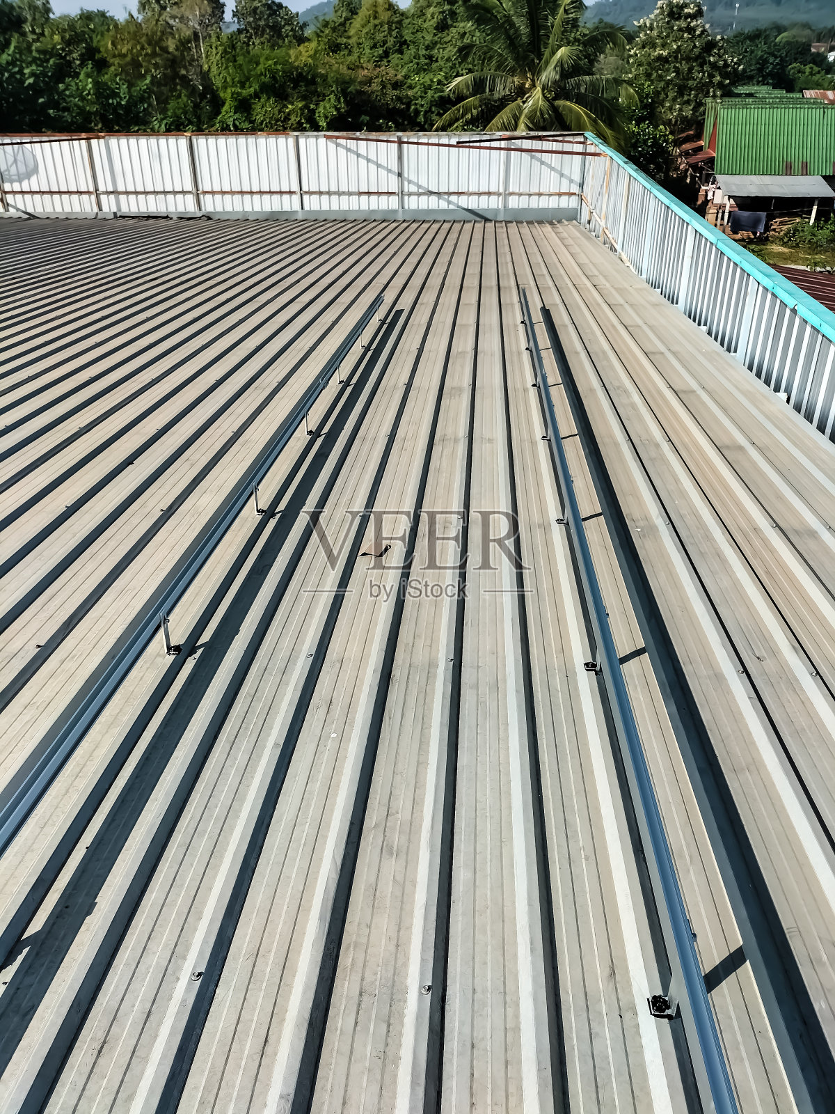 安装太阳能板安装件照片摄影图片