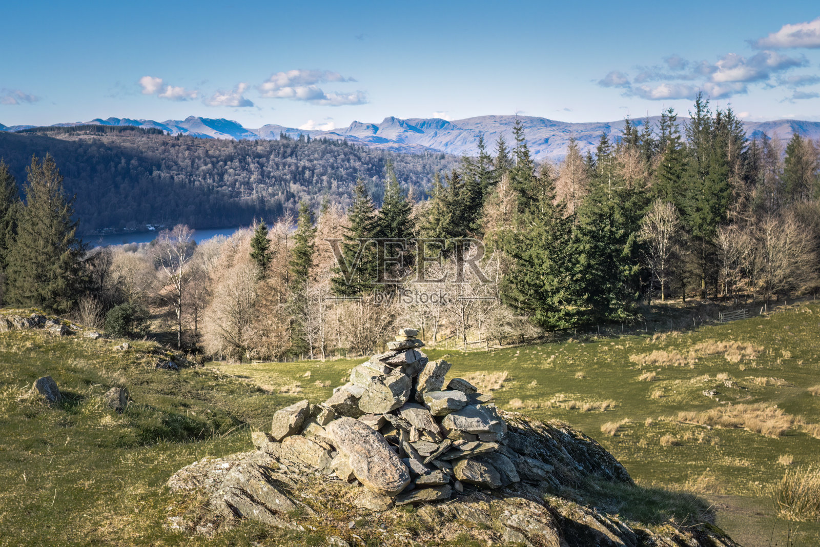 从湖区的温德米尔走到布兰特瀑布照片摄影图片