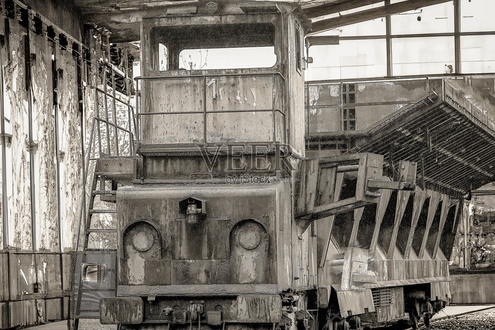 废弃工业区的旧运煤铁路照片摄影图片