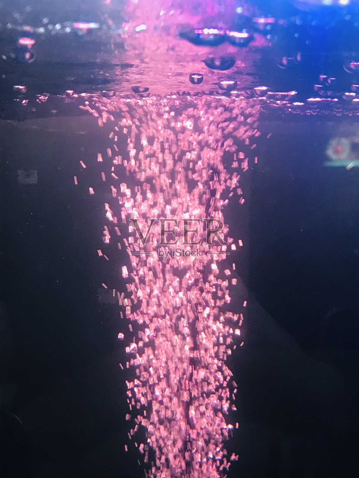 玻璃盒子里的气泡照片摄影图片