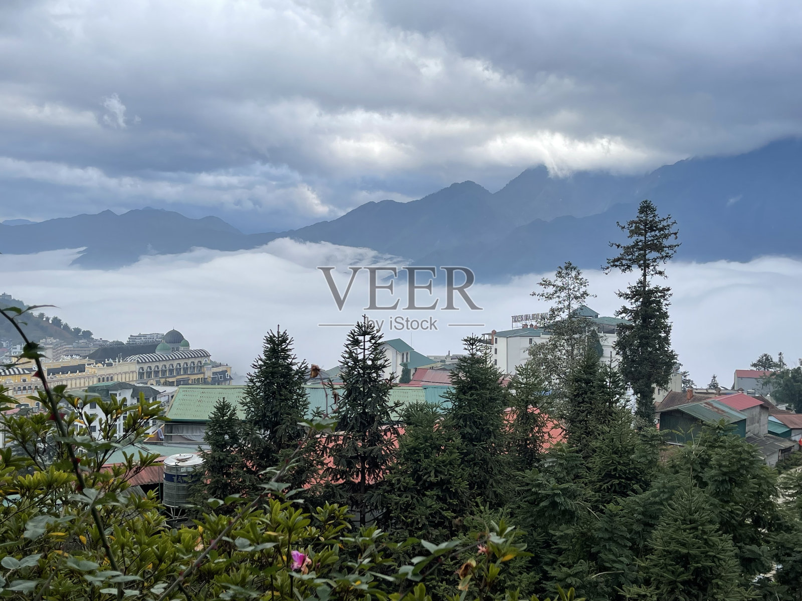 从越南萨帕的高山俯瞰美丽的景色照片摄影图片