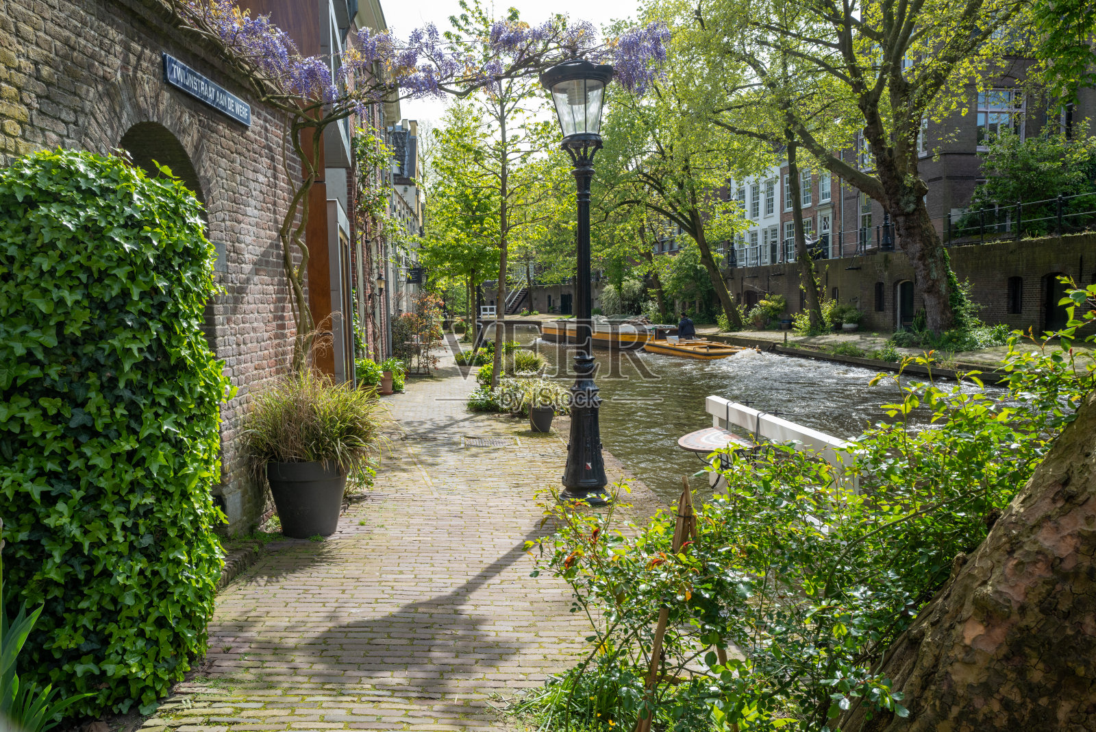 春天乌得勒支的乌代格拉赫特运河照片摄影图片