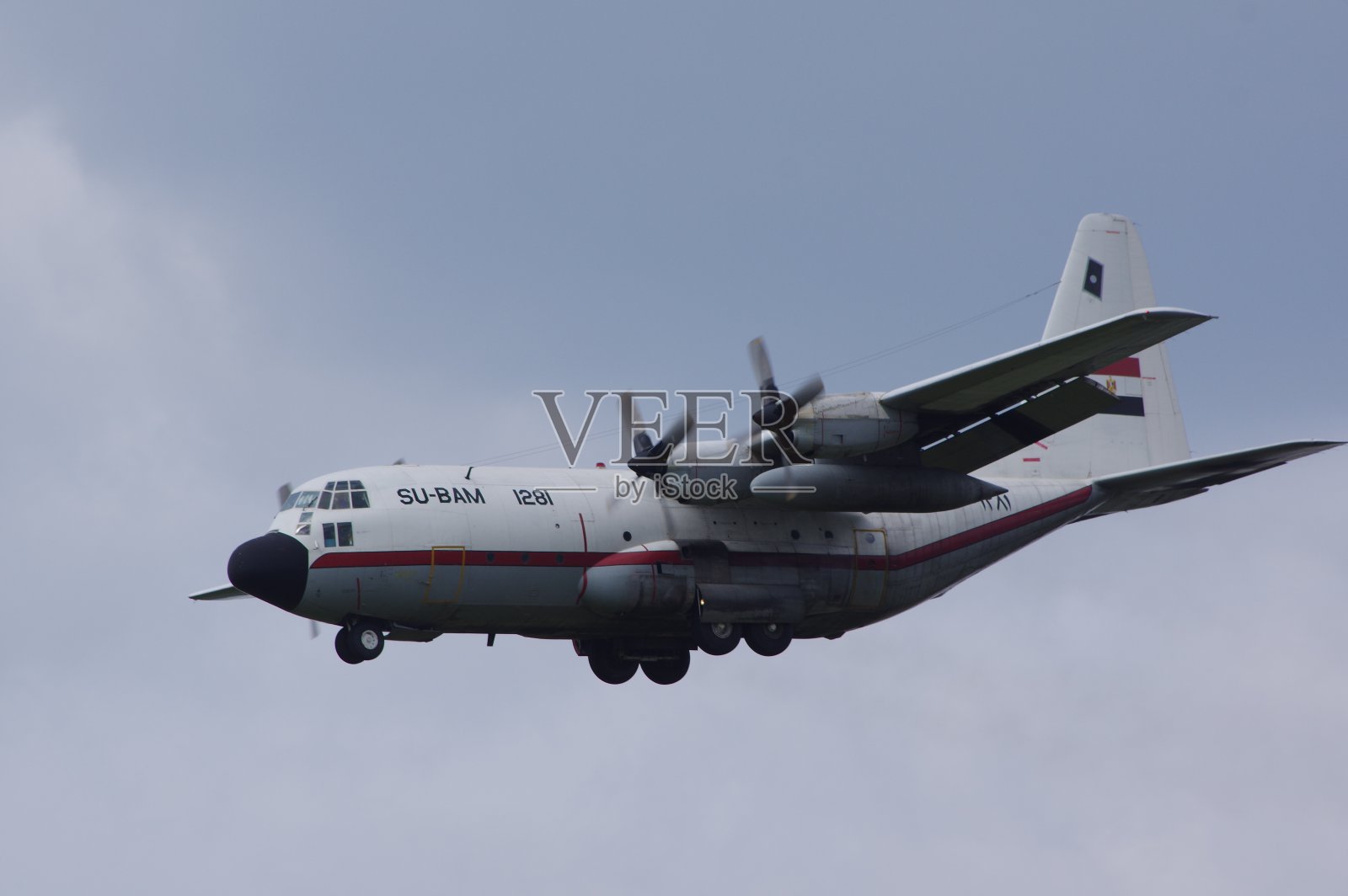 2024年4月24日,埃及空军洛克希德VC-130大力神降落在埃因霍温空军基地照片摄影图片