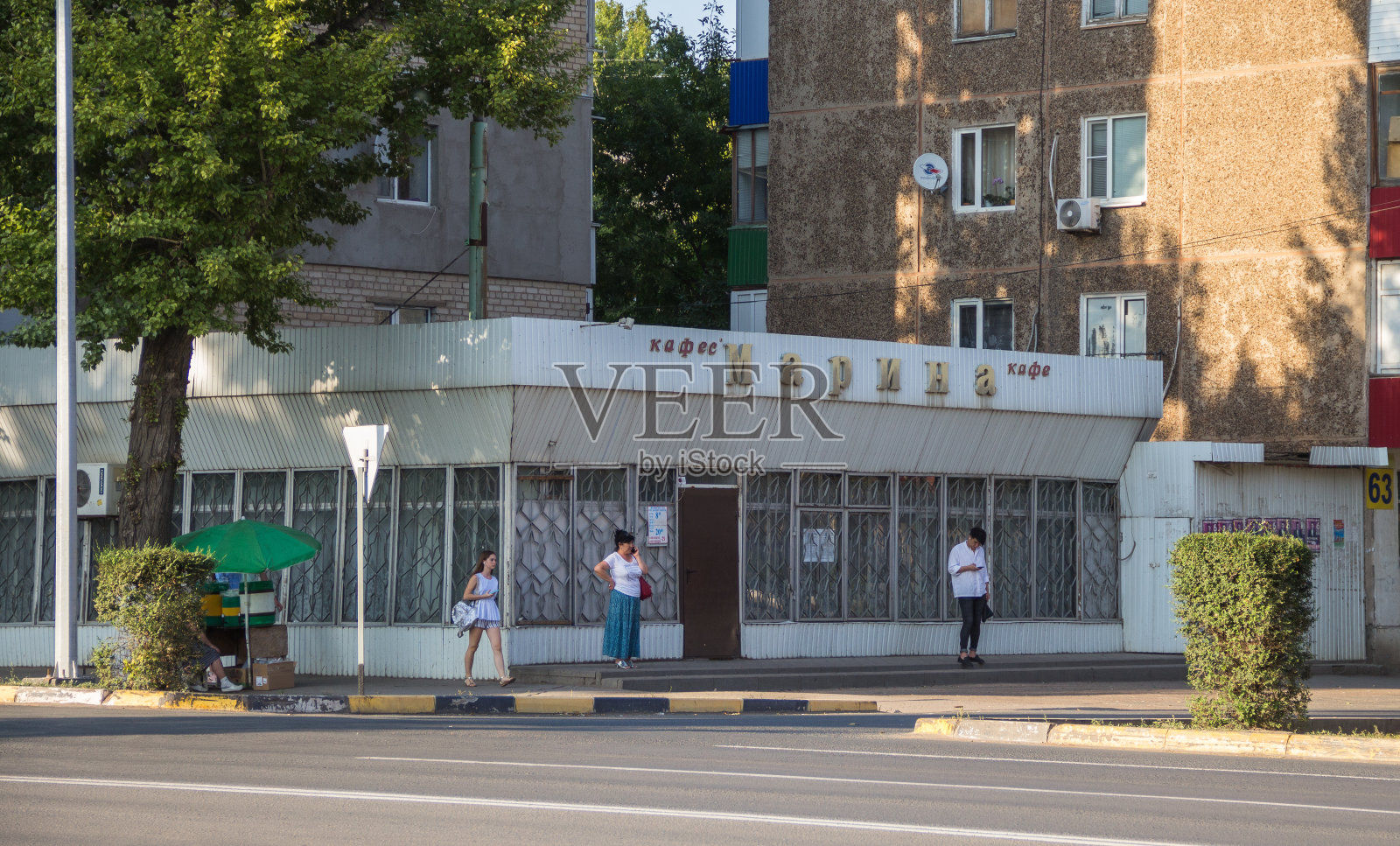 乌拉尔斯克市著名的家庭咖啡馆“玛丽娜”，乌拉尔斯克市的儿童咖啡馆照片摄影图片