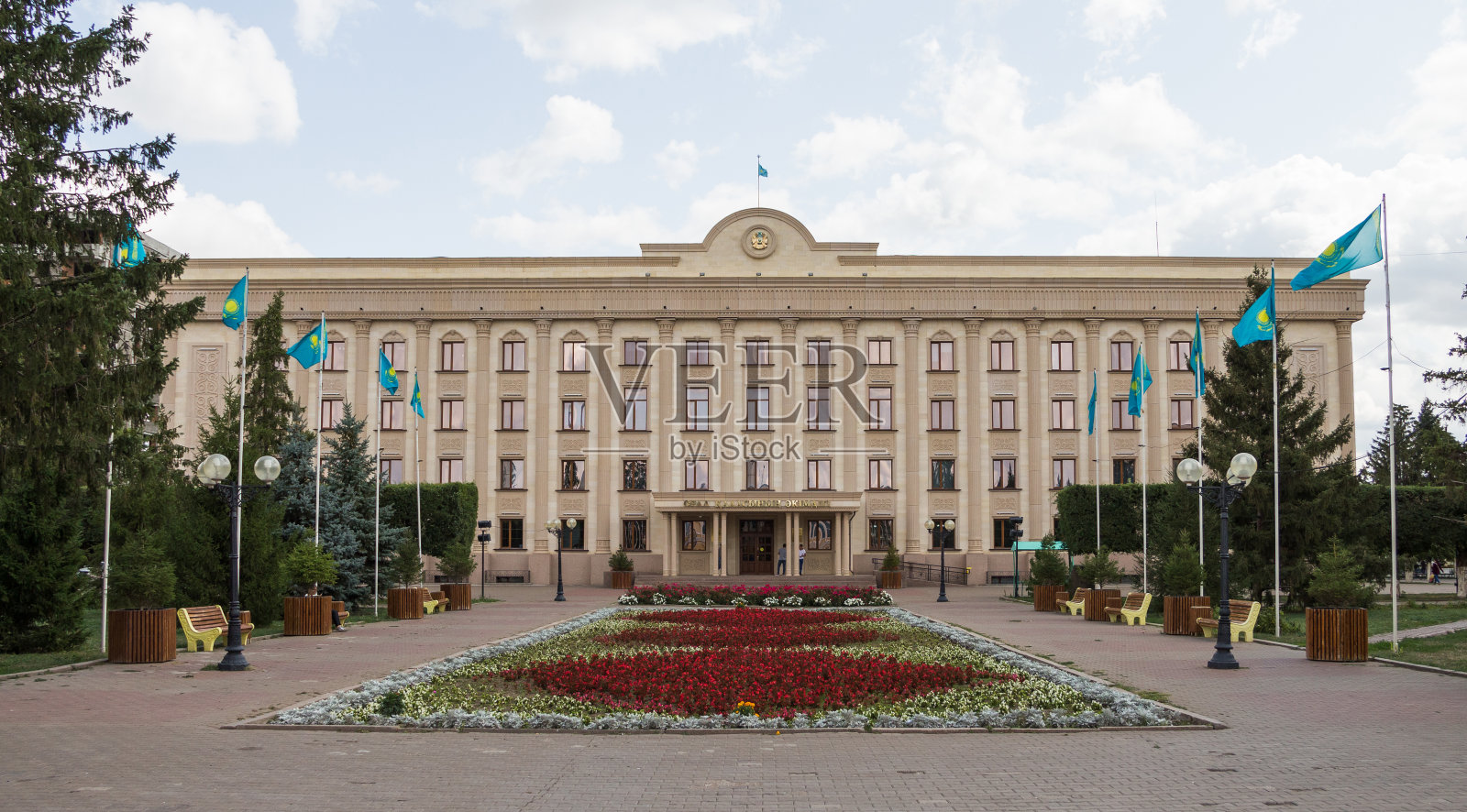 乌拉尔斯克州长办公室大楼。乌拉尔斯克市。建筑与城市规划系。照片摄影图片