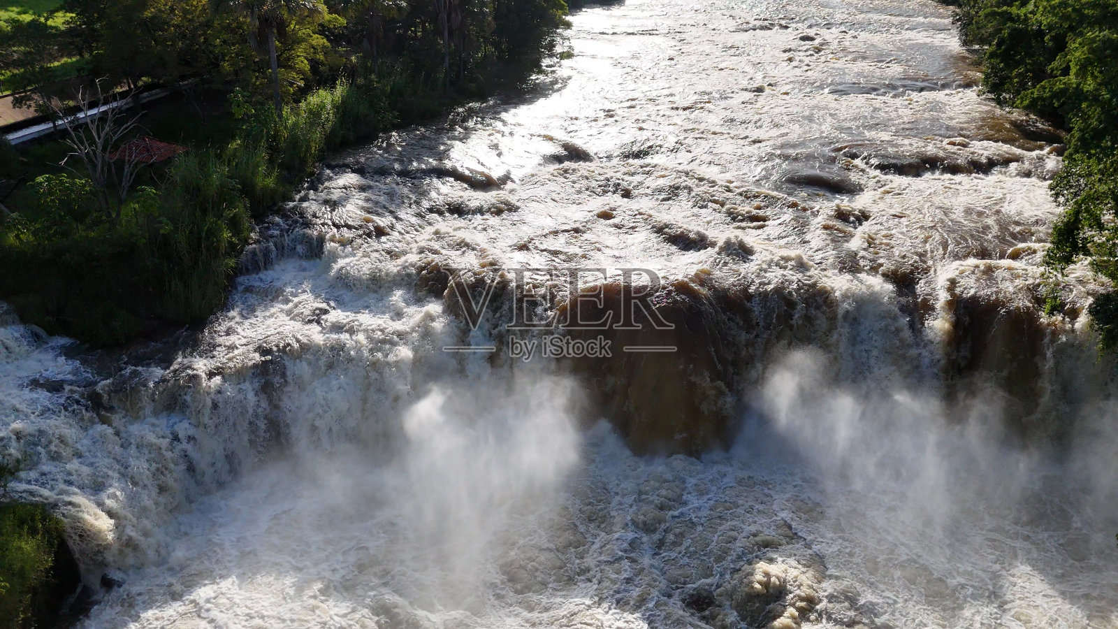 巴西南马托格罗索州卡西兰迪亚- 2024年4月18日:卡西兰迪亚瀑布的旅游景点照片摄影图片