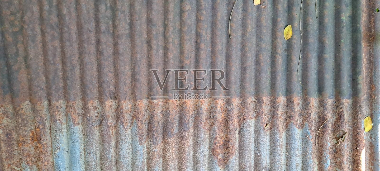 旧锌墙纹理背景，生锈的镀锌金属屋面板纹理照片摄影图片