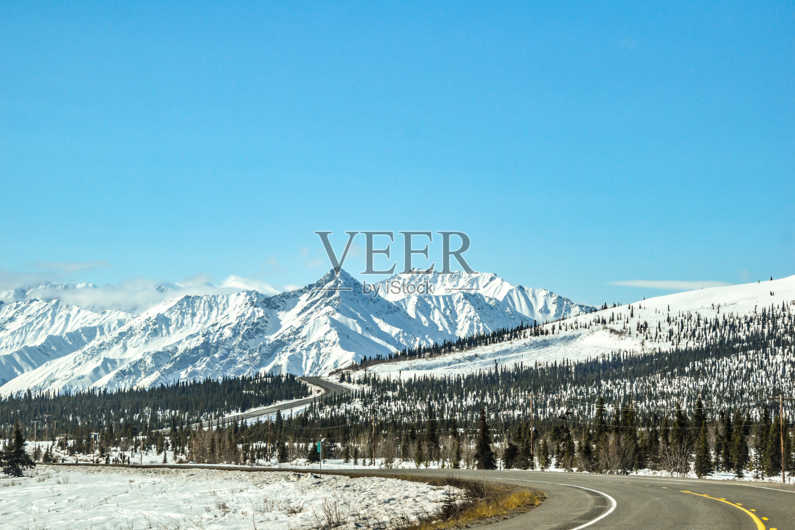 春天的阿拉斯加山脉——最后的边疆照片摄影图片