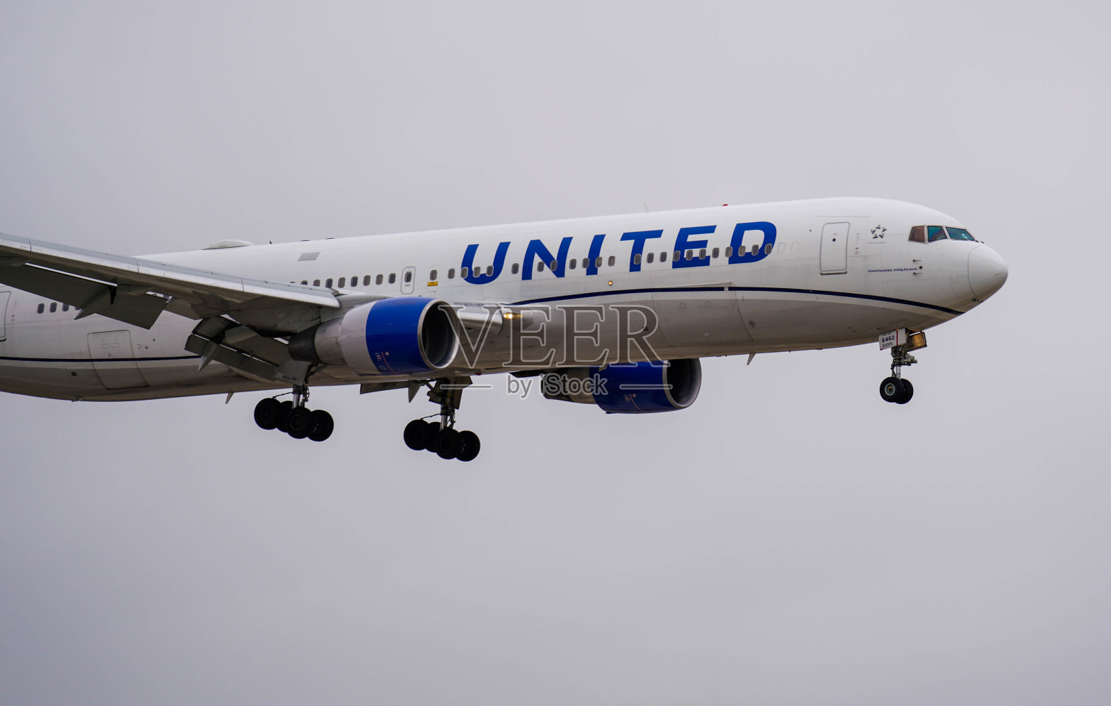 美国联合航空公司波音767准备在芝加哥奥黑尔机场降落照片摄影图片