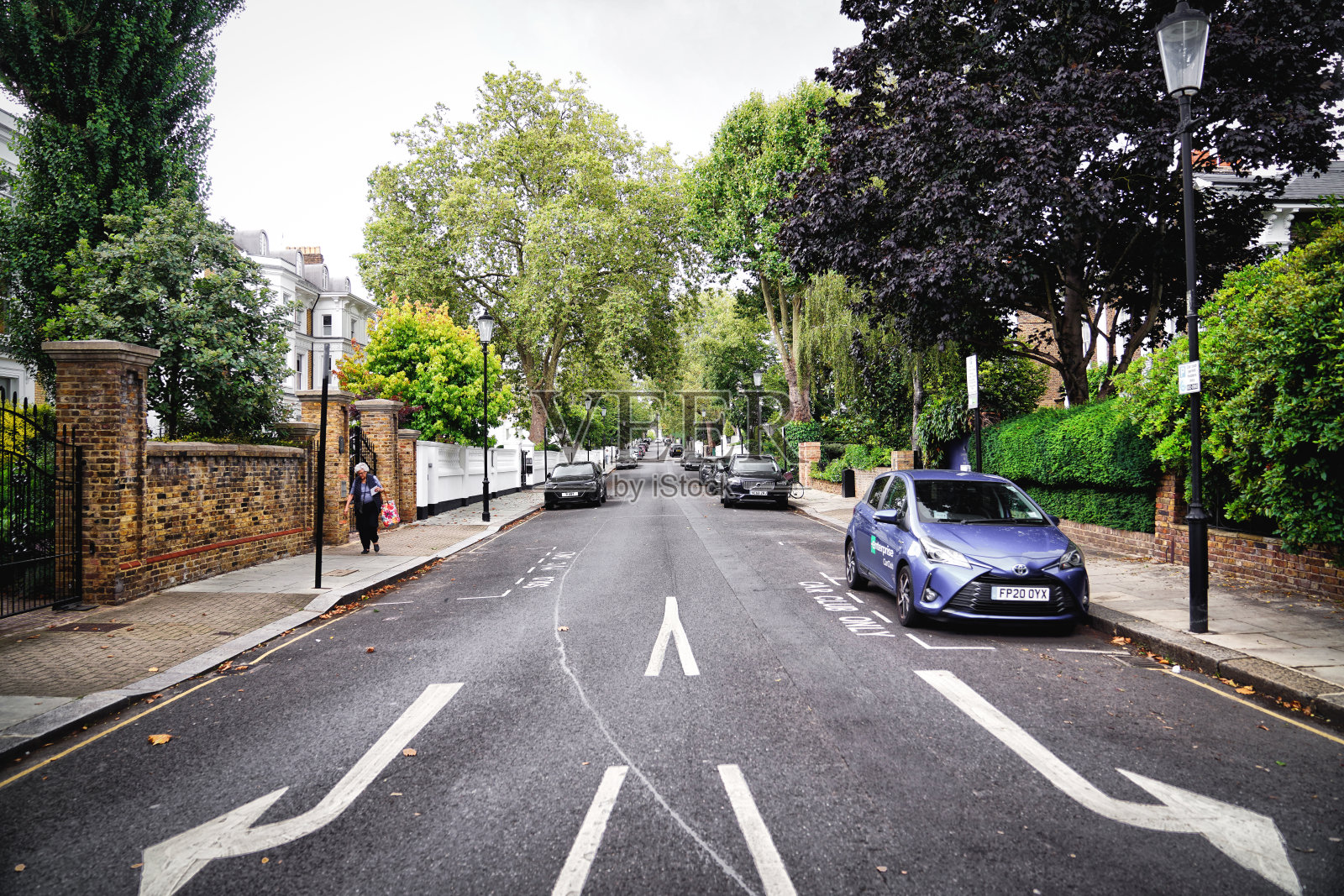 伦敦诺丁山拉德布鲁克路绿树住宅街照片摄影图片