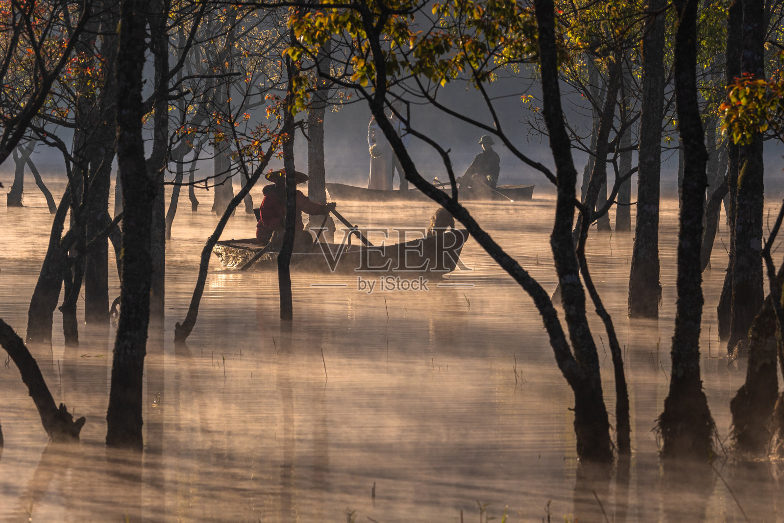 渔夫的早晨。照片摄影图片