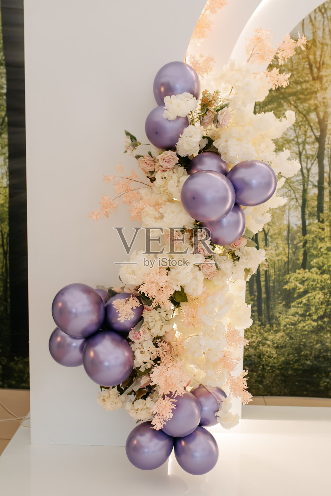 鲜花装饰的婚礼招待会照片摄影图片