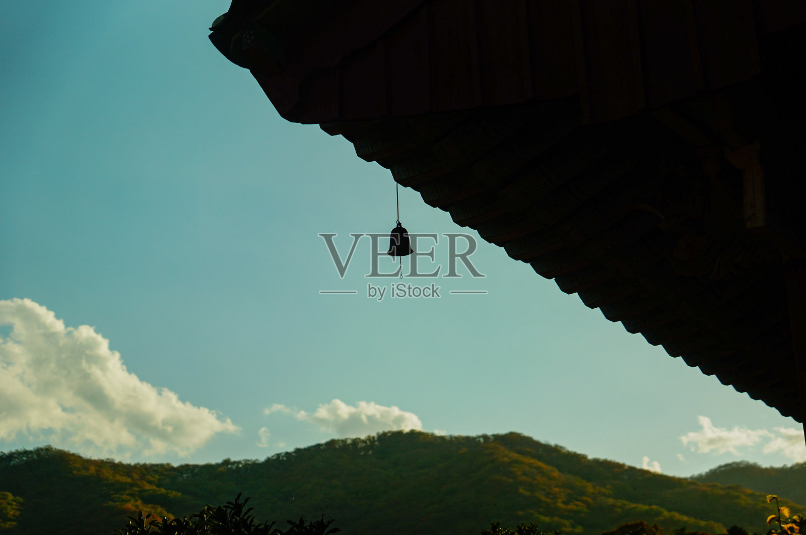 韩式内饰(屋顶和钟)照片摄影图片