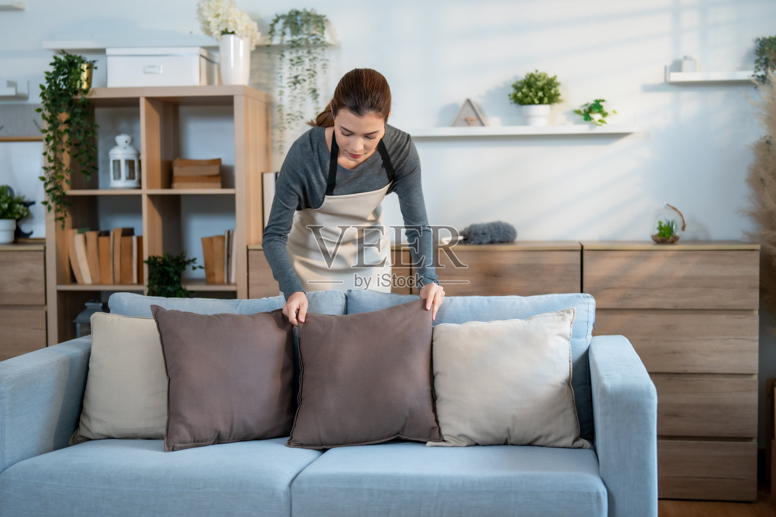 日常生活中的多任务处理照片摄影图片