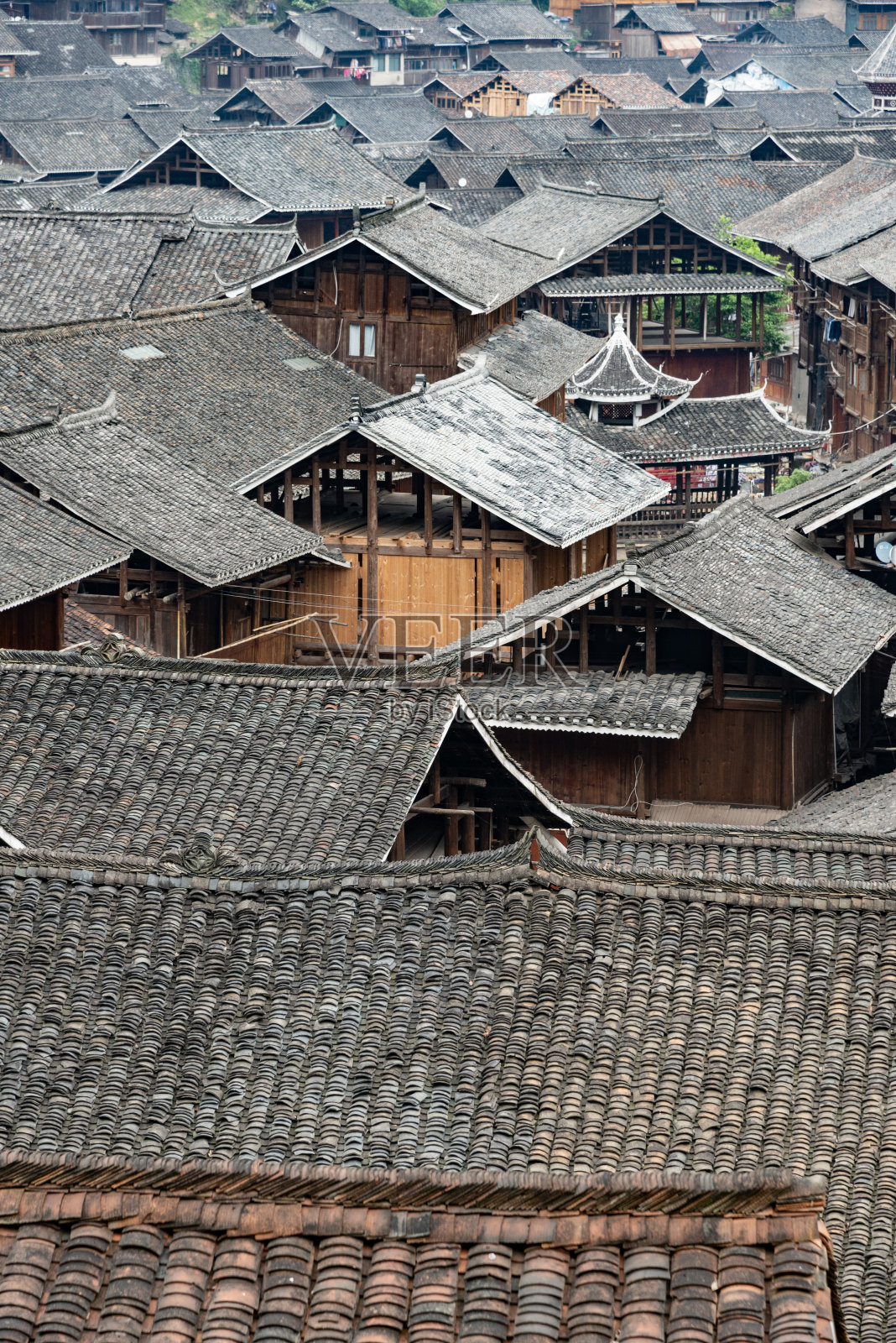 清晨，村口赵星，屋顶照片摄影图片