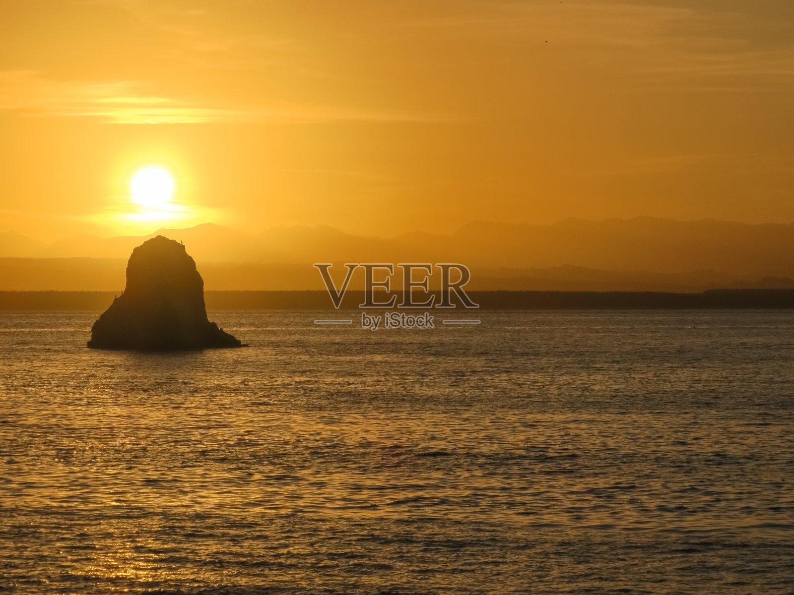 日落时分的费郡岩石照片摄影图片