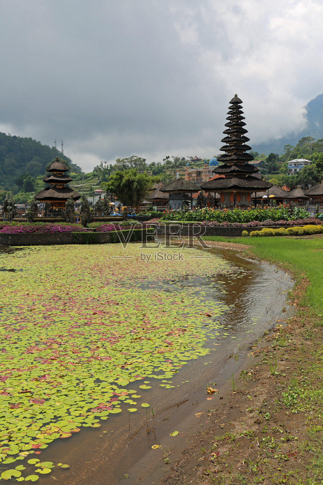 景观与寺庙垂直照片摄影图片