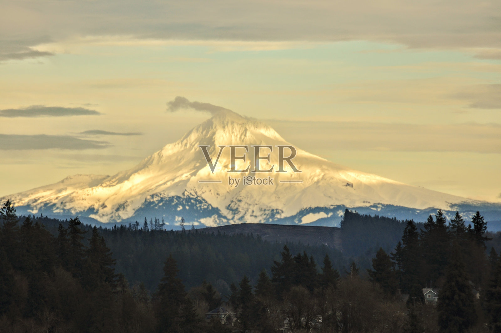 山顶有雪照片摄影图片