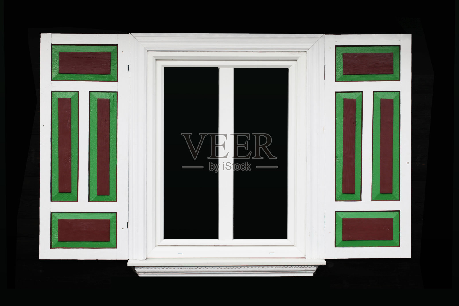 窗户孤立的黑色。木制窗框。装饰百叶彩色涂料。照片摄影图片