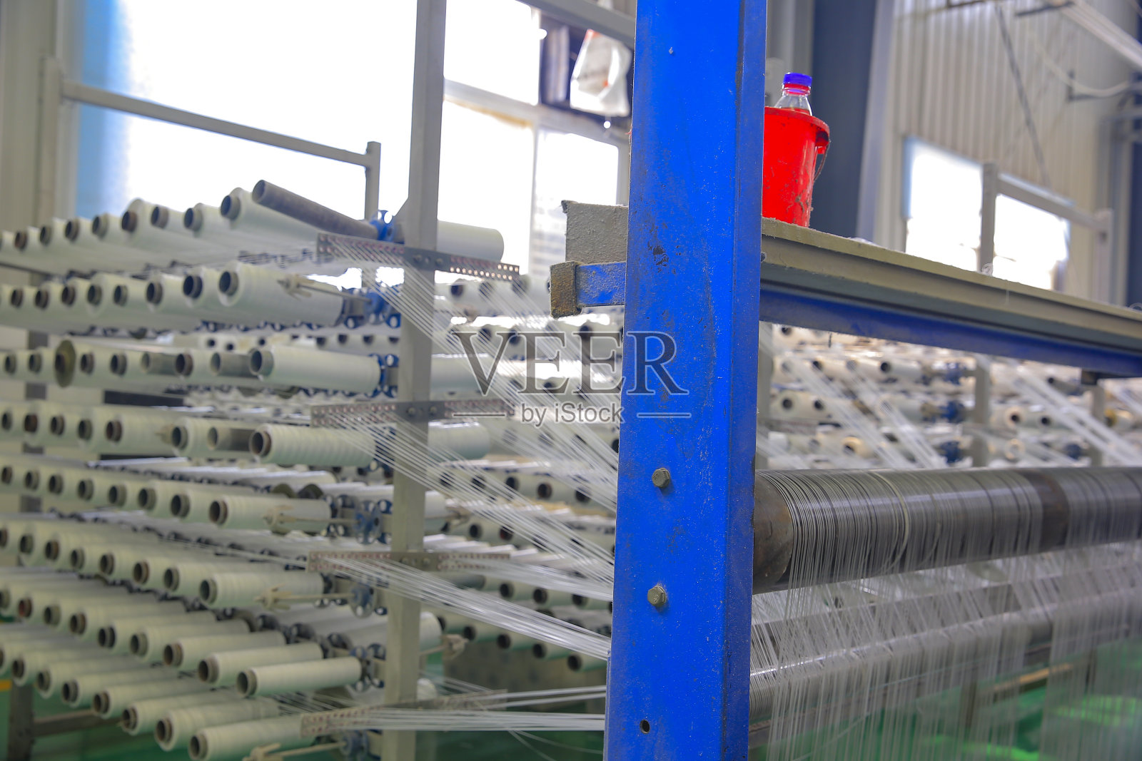 包装设备，工业工厂自动化生产线照片摄影图片