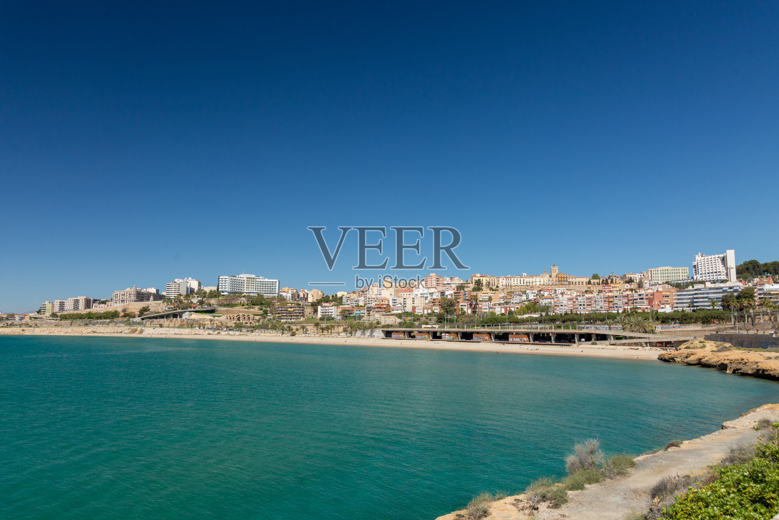 从女王堡俯瞰塔拉戈纳照片摄影图片