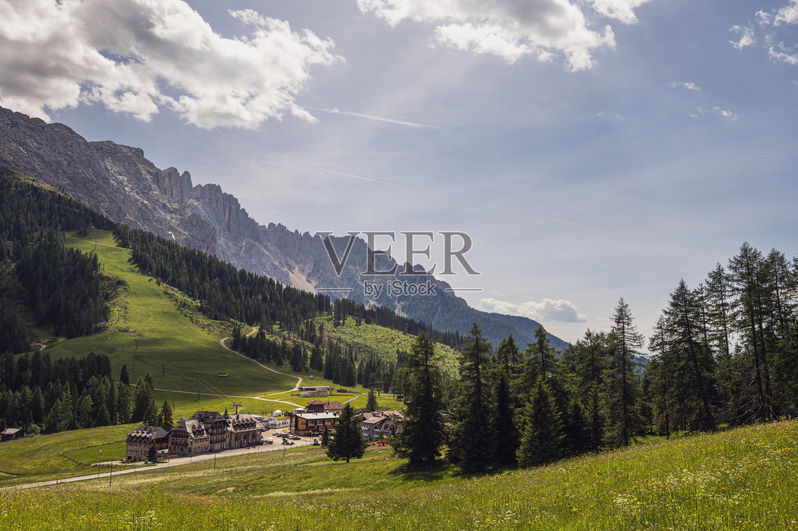 意大利法萨谷白云石山脉内的山地景观照片摄影图片