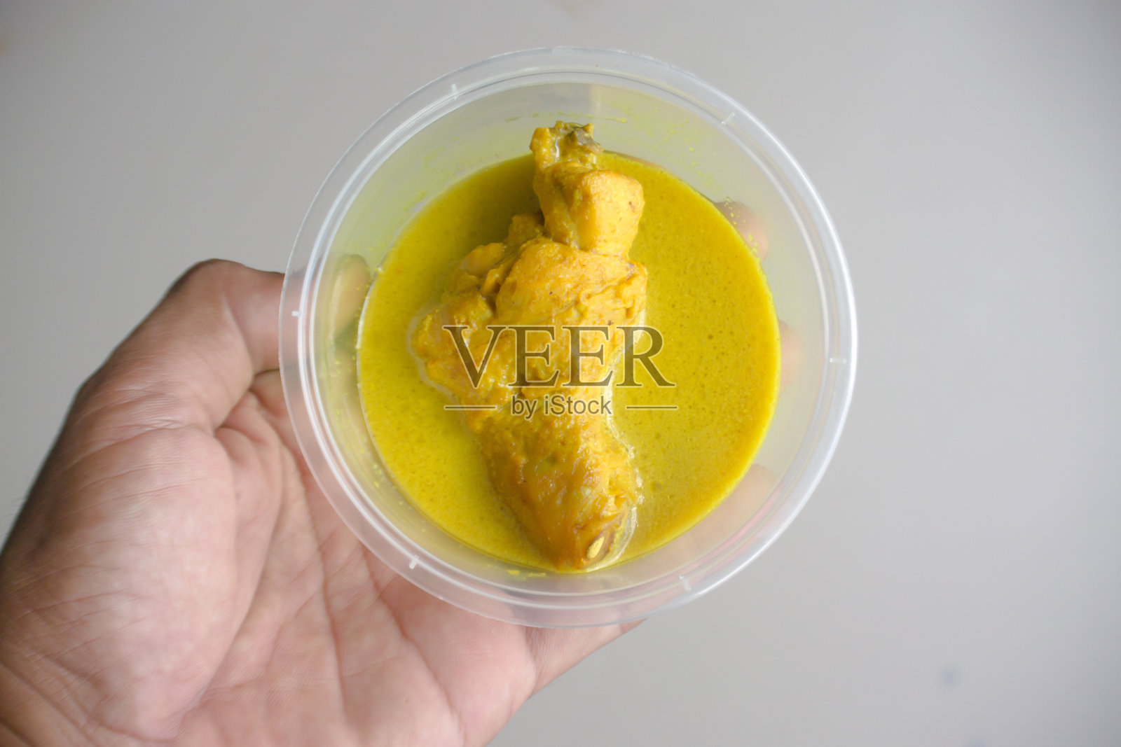 椰奶姜黄鸡汤照片摄影图片