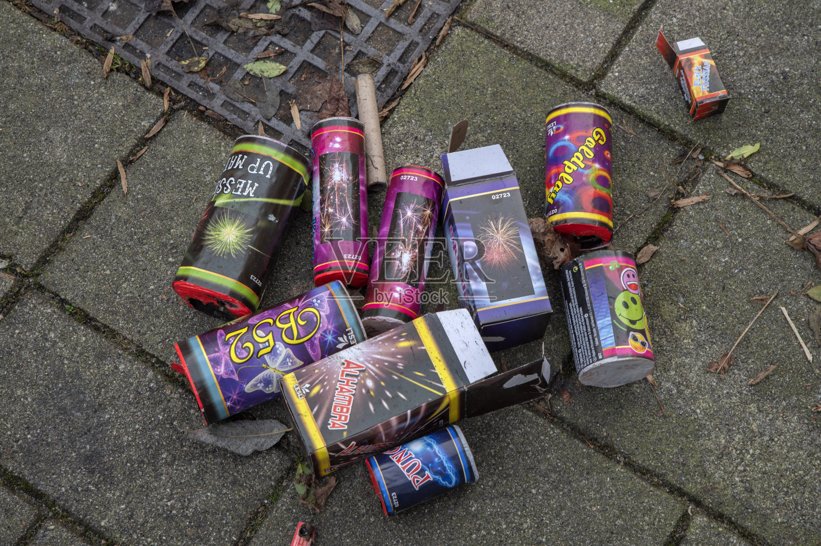 上图是荷兰阿姆斯特丹的一束烟花，日期是1-1-2023照片摄影图片